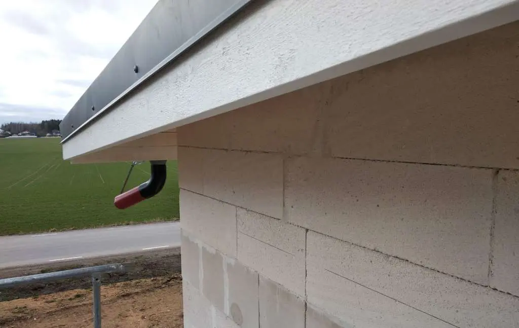 Differences Between Gutters and Downspouts