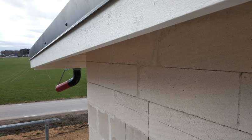Differences Between Gutters and Downspouts