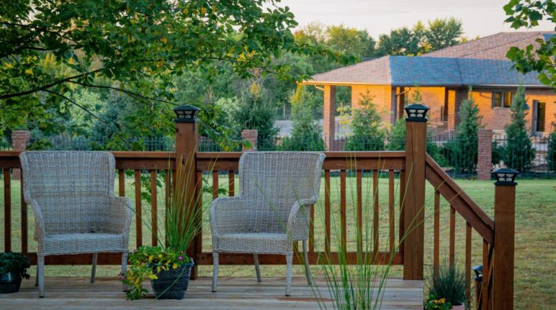 DIY vs. Professional Deck Installation Making the Right Choice for Your Project