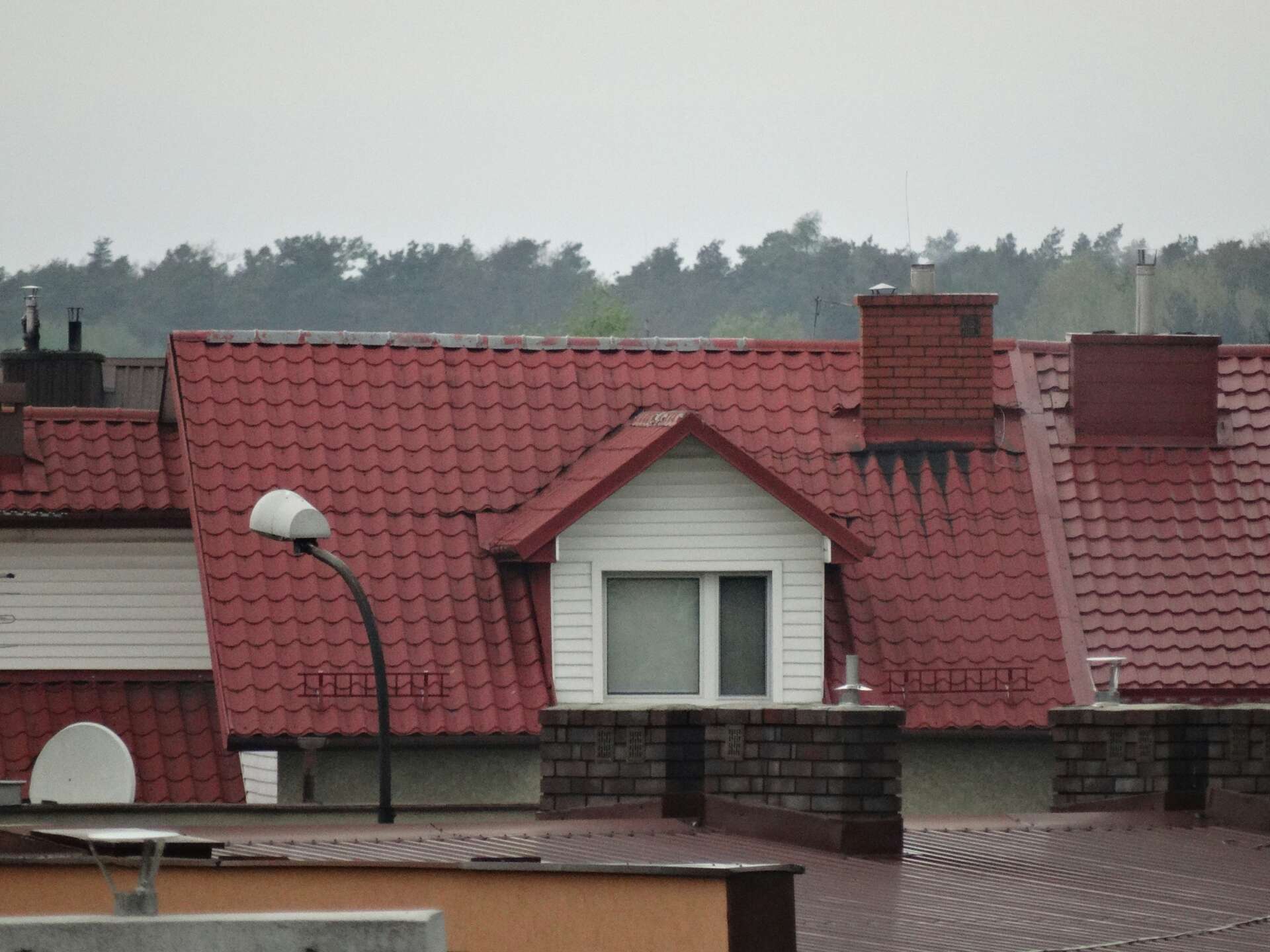 Water Flowing Off Roof with Proper Flashing